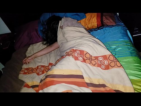 ❤️ سوتیلی ماں سوتی ہوئی اپنی نوجوان سوتیلی ماں کو پیٹ رہا ہے۔ ❤ پر ur.sayhentai.ru ❌❤